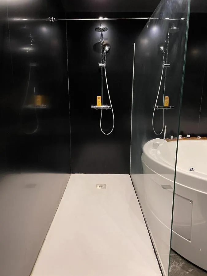 Appartement La Suite Marylin, Loft de 75m2 avec Sauna et Jacuzzi Riom France