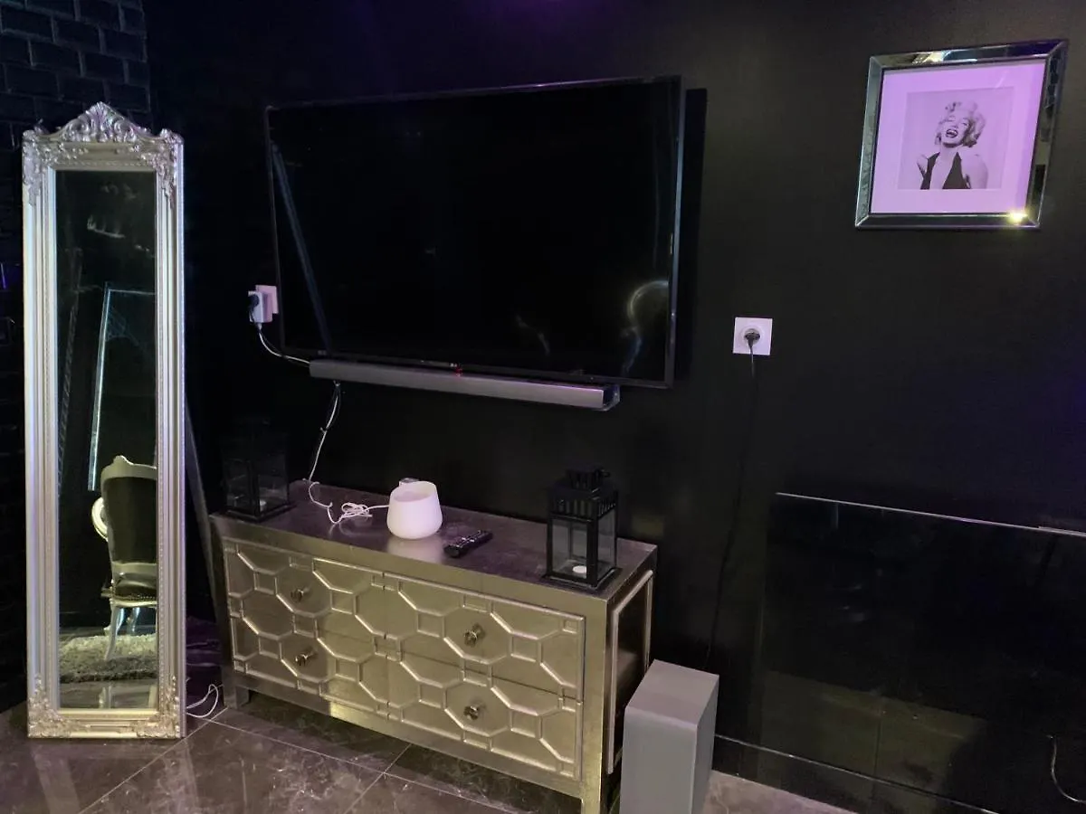Appartement La Suite Marylin, Loft de 75m2 avec Sauna et Jacuzzi Riom