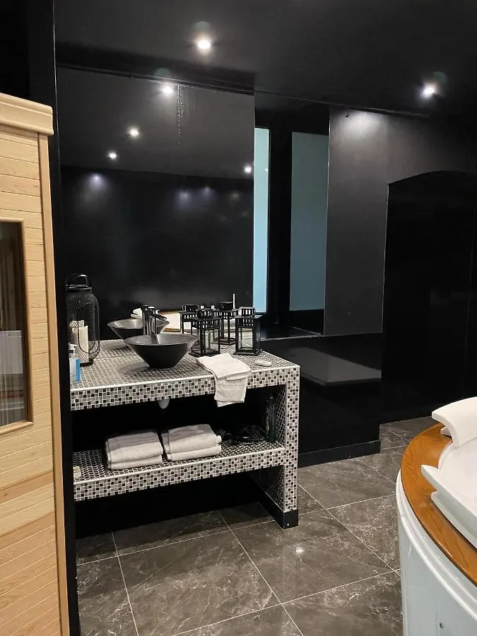 Appartement La Suite Marylin, Loft de 75m2 avec Sauna et Jacuzzi Riom