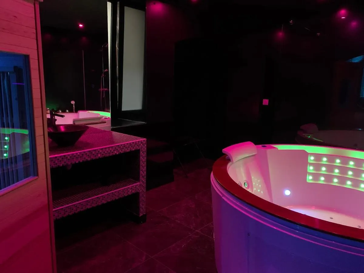 La Suite Marylin, Loft de 75m2 avec Sauna et Jacuzzi Riom 0*,  France