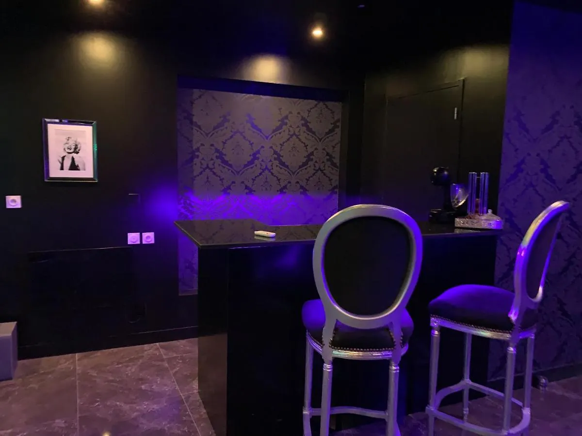 La Suite Marylin, Loft de 75m2 avec Sauna et Jacuzzi Riom France