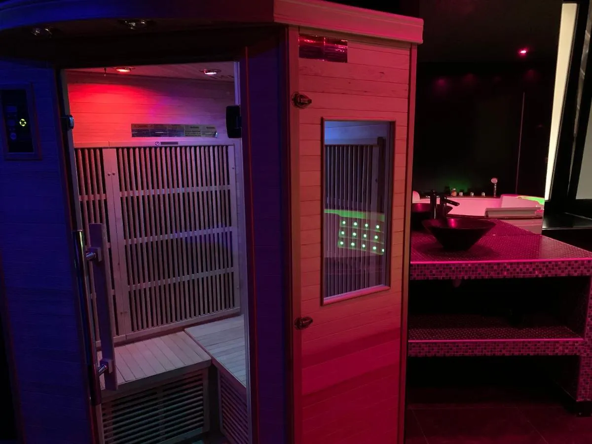 La Suite Marylin, Loft de 75m2 avec Sauna et Jacuzzi Riom 0*,  France