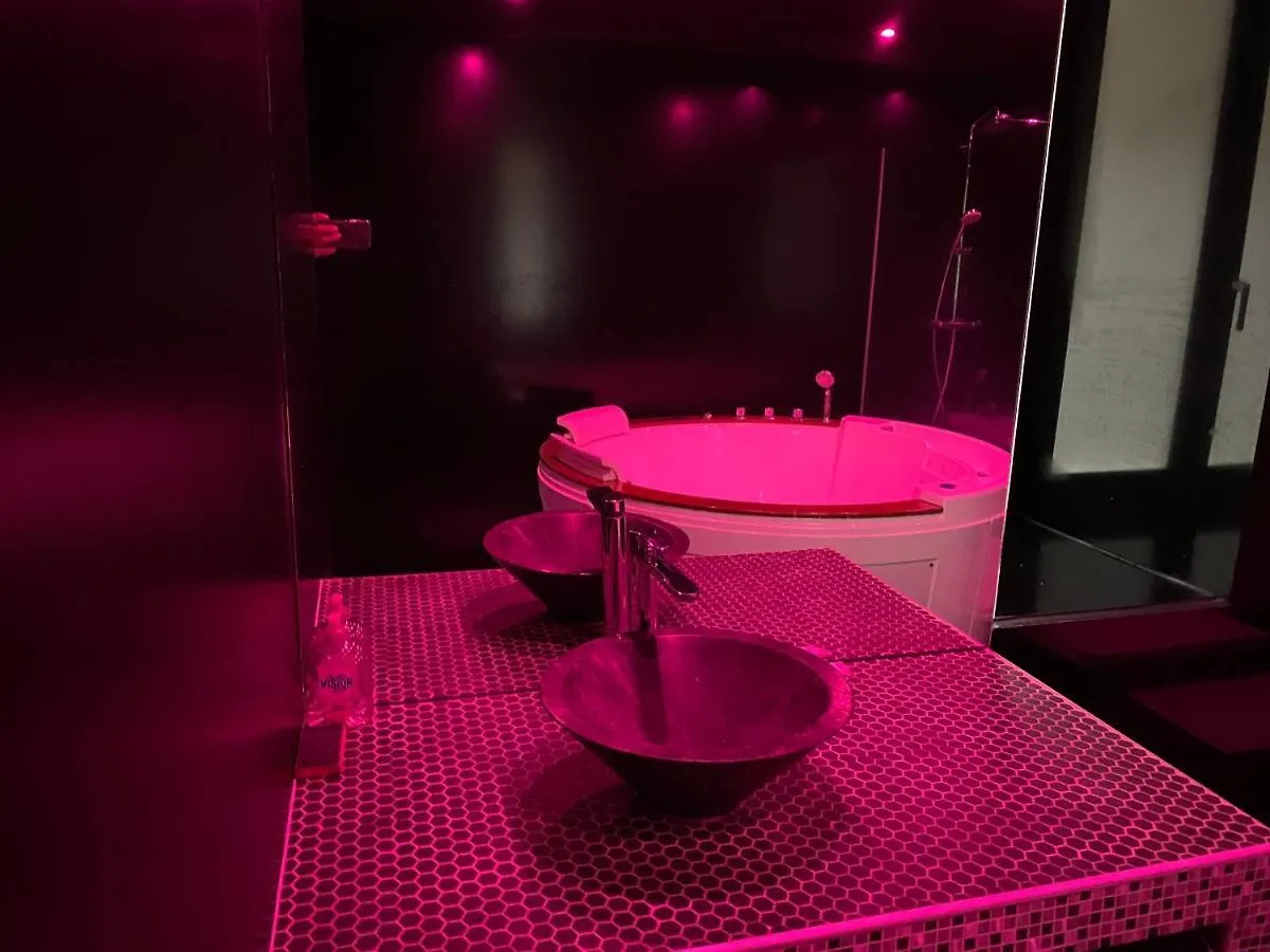 La Suite Marylin, Loft de 75m2 avec Sauna et Jacuzzi Riom Appartement