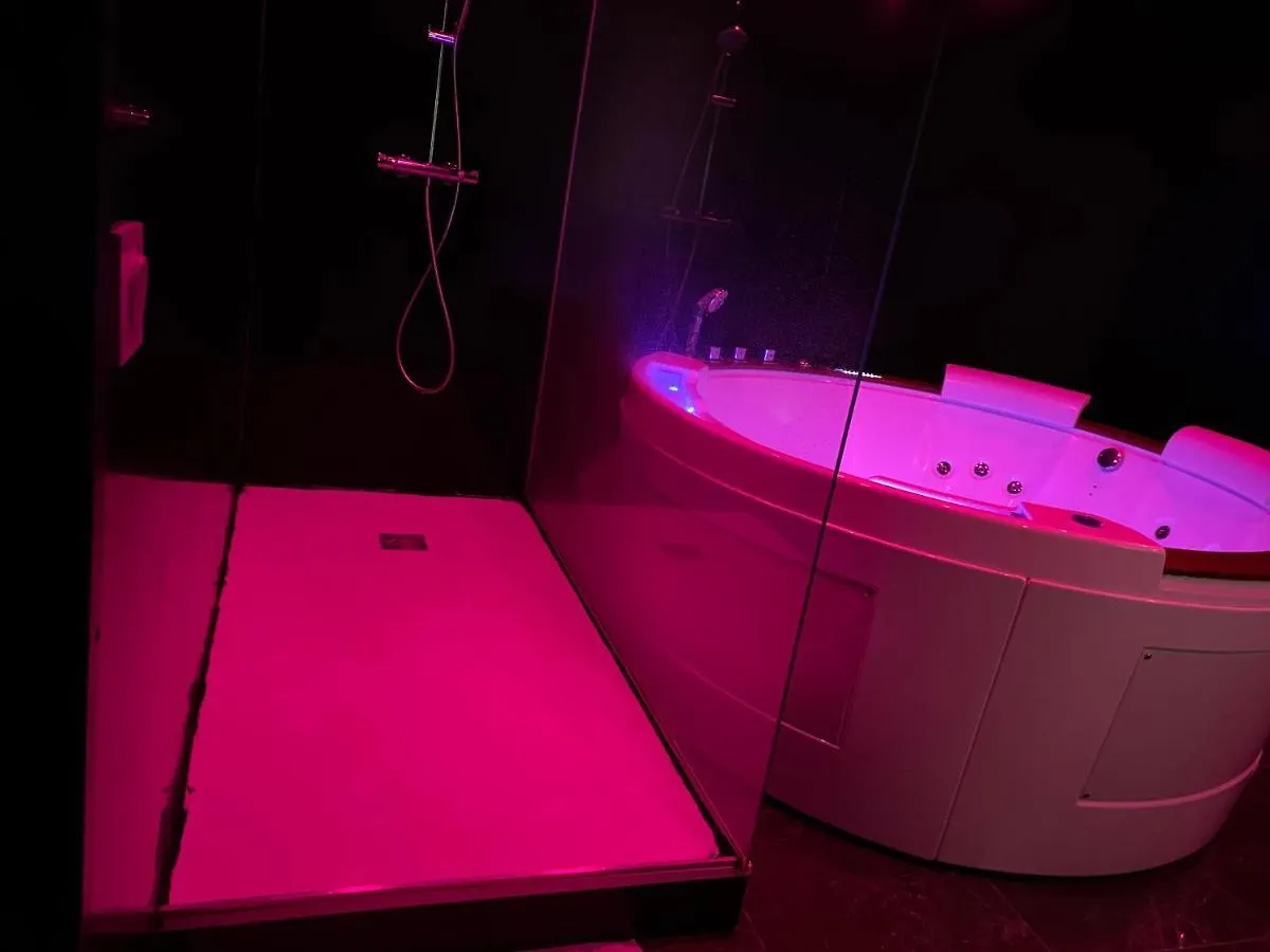 La Suite Marylin, Loft de 75m2 avec Sauna et Jacuzzi Riom 0*,