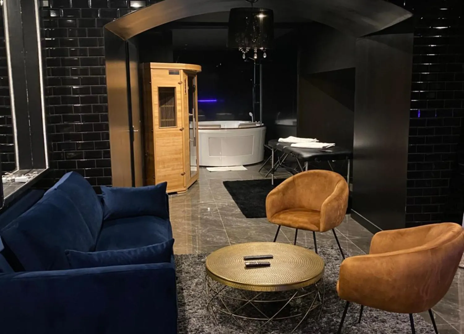 La Suite Marylin, Loft de 75m2 avec Sauna et Jacuzzi Riom 0*,