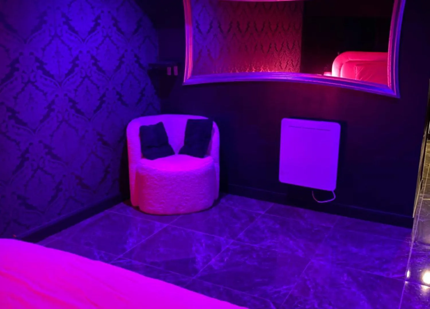 La Suite Marylin, Loft de 75m2 avec Sauna et Jacuzzi Riom Appartement